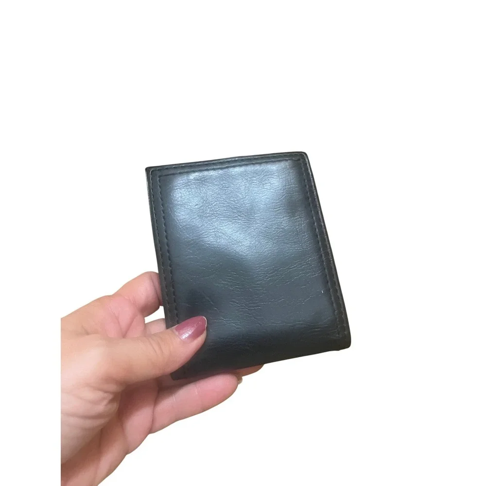 Levis Mens Black Leather Trifold Wallet Embossed Logo ID Window Classic